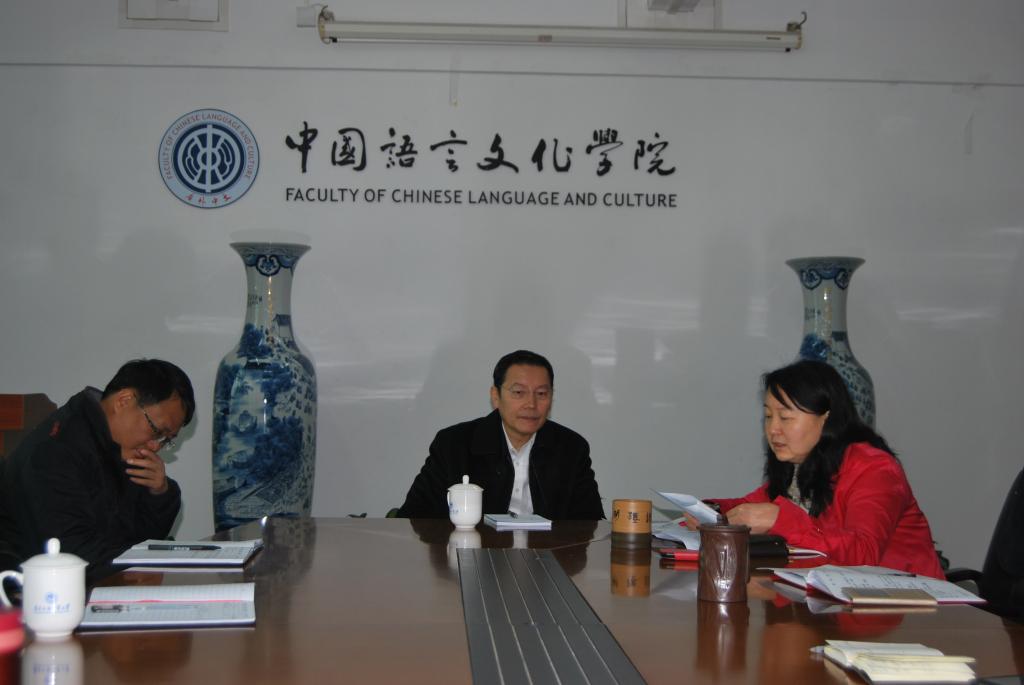 学院党委书记范静静代表班子做汇报
